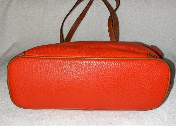 Dooney and Bourke pebble grain leather Charleston shopper. - Picture 7 of 15